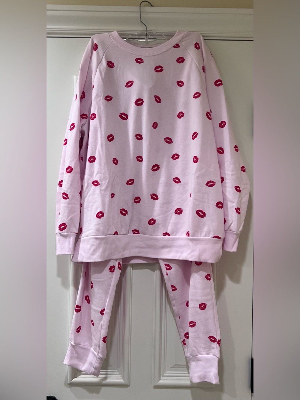 Colsie Fleece Lounge Set Pink w/ Red Lips